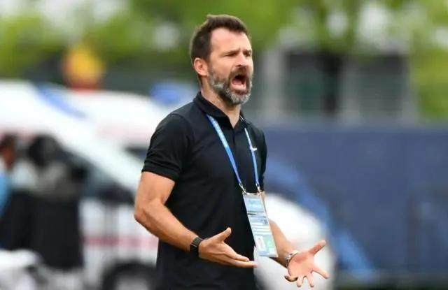 爱游戏在线-海港发布官方公告:莱科下课 奚志康任代理主教练