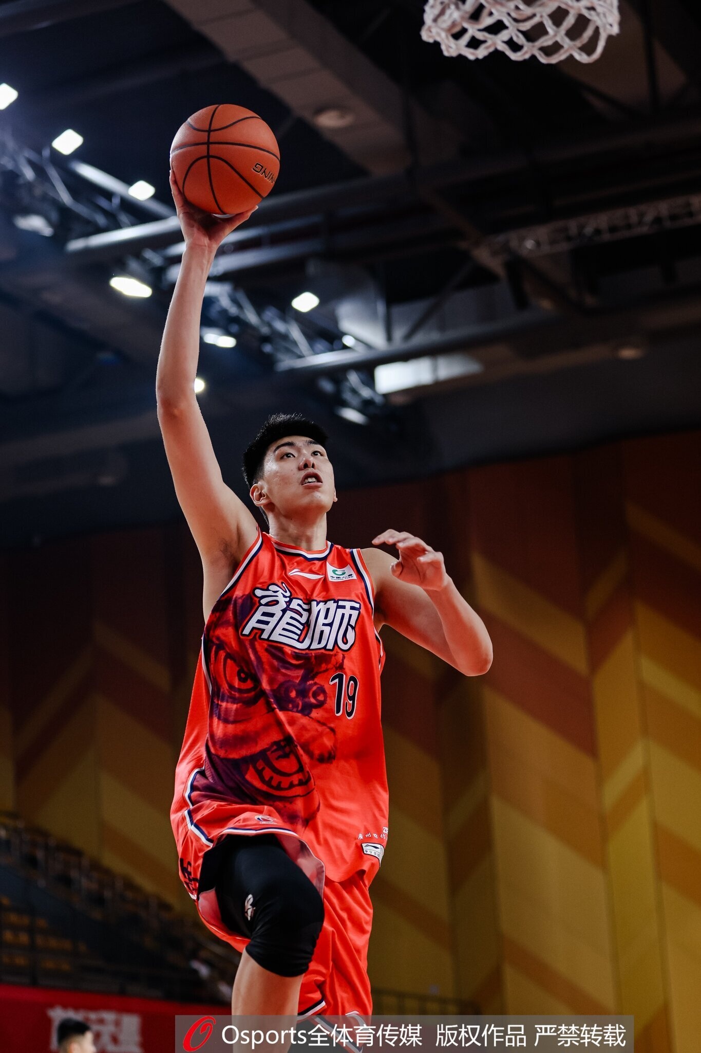 爱游戏体育-CBA常规赛第18轮最佳阵容:胡金秋、徐昕、高诗岩、奎因、弗格